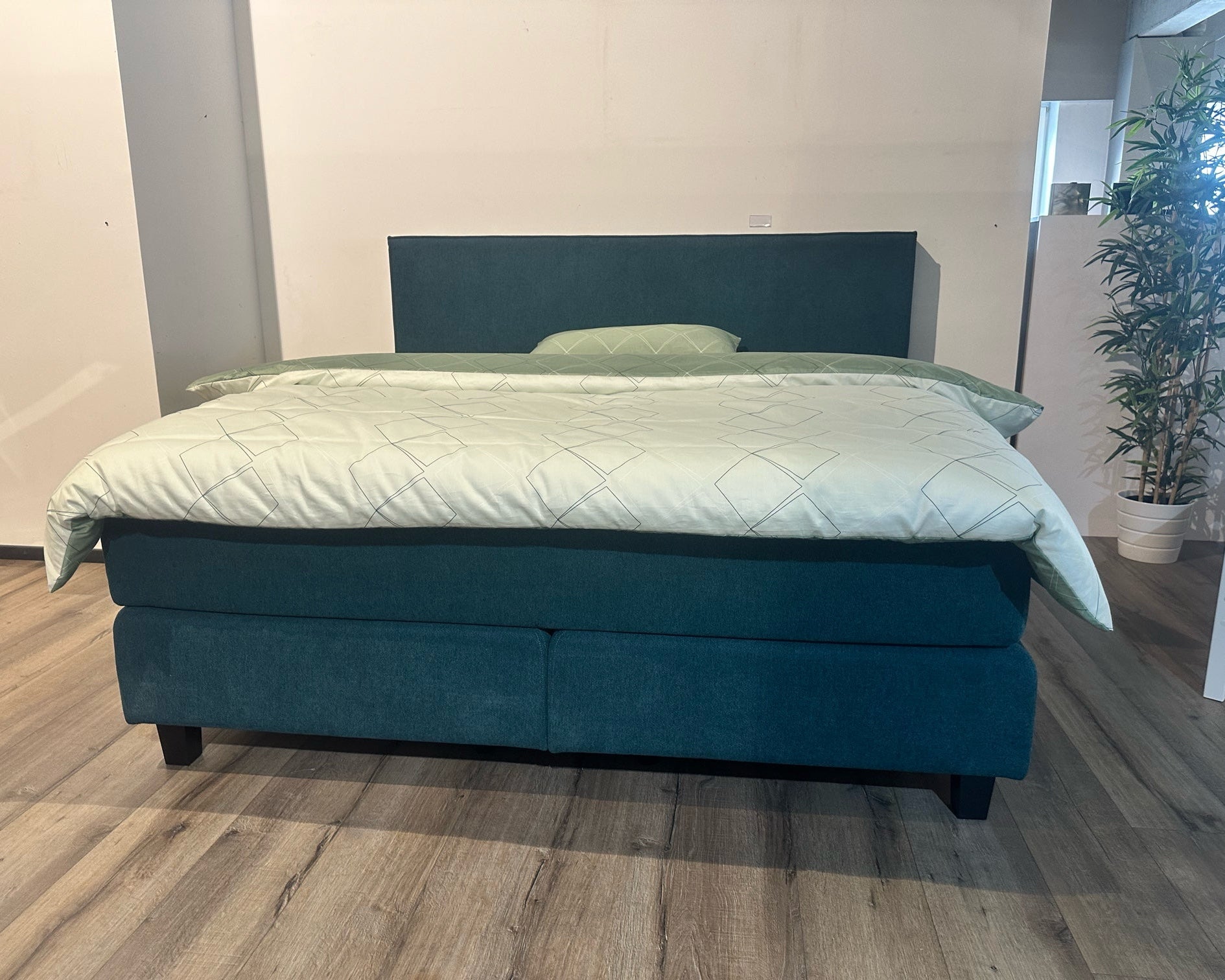 Boxspringbett 180x200cm Modell Malmö Ausstellungsbett Krefeld
