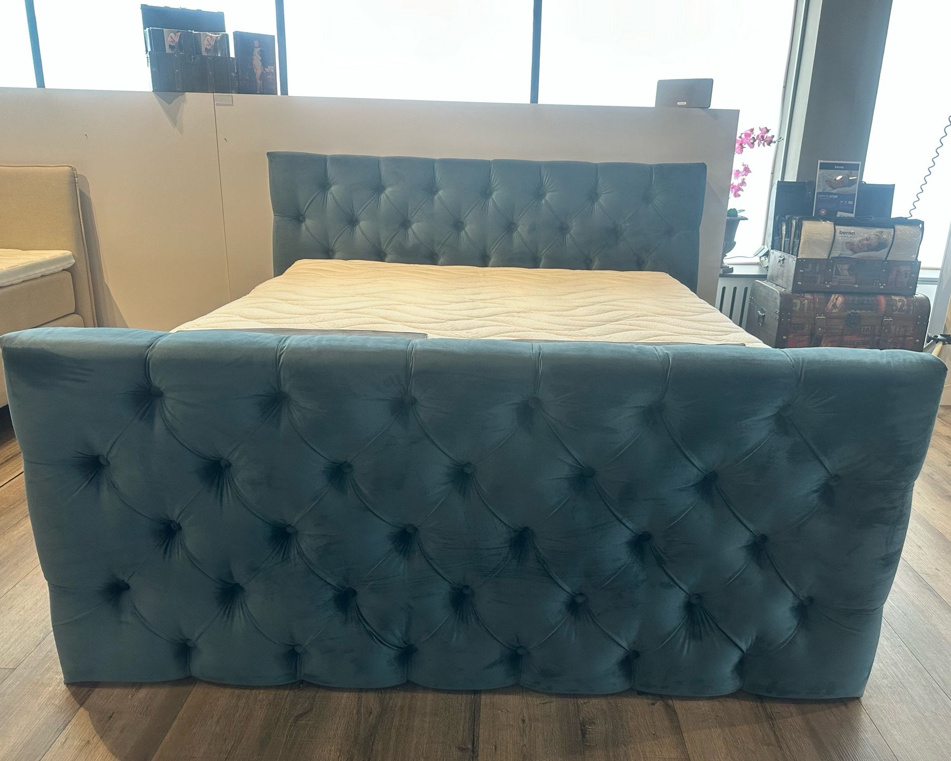 Boxspringbett 180x200 Modell Chesterfield Light – Ausstellungsbett Standort Krefeld
