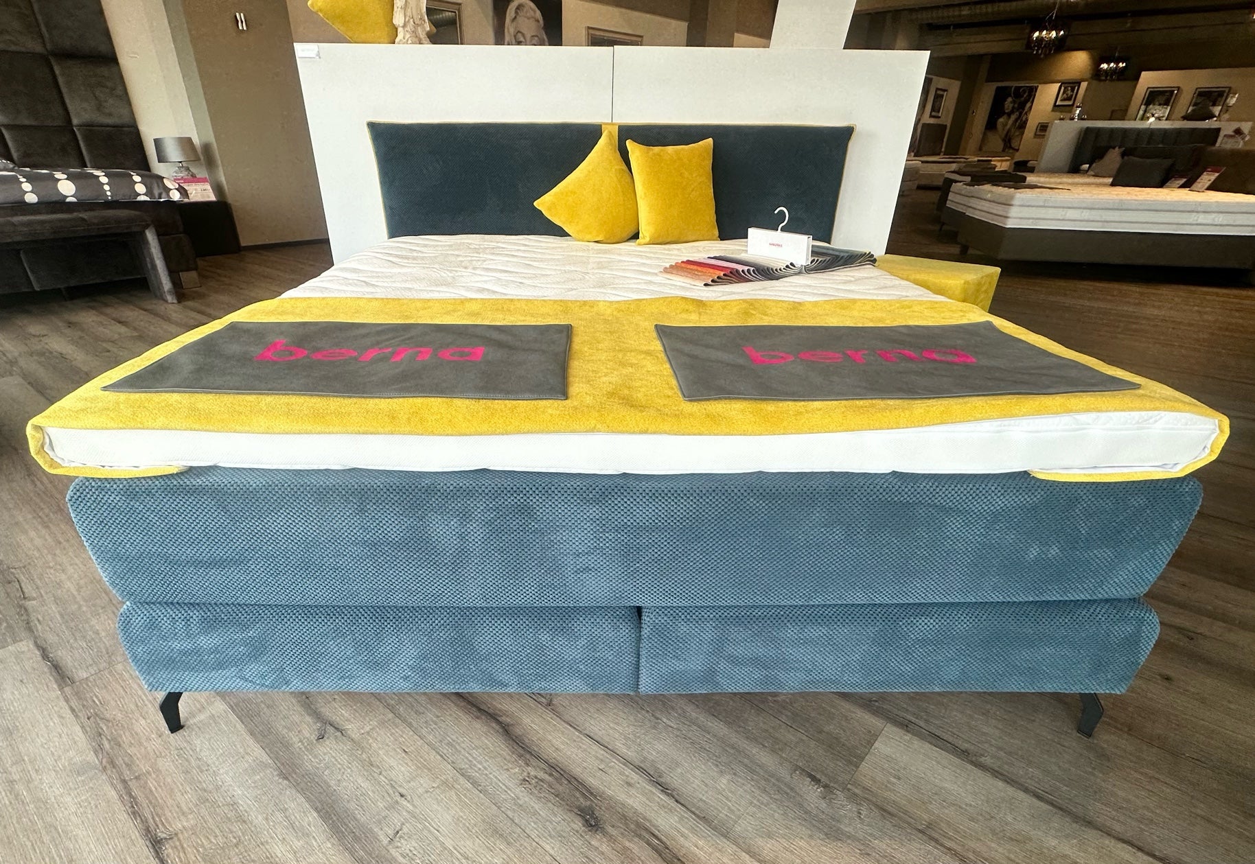 Boxspringbett 180x200 für Dachschraegen – Modell Lyon Classic – Ausstellungsbett Standort Krefeld